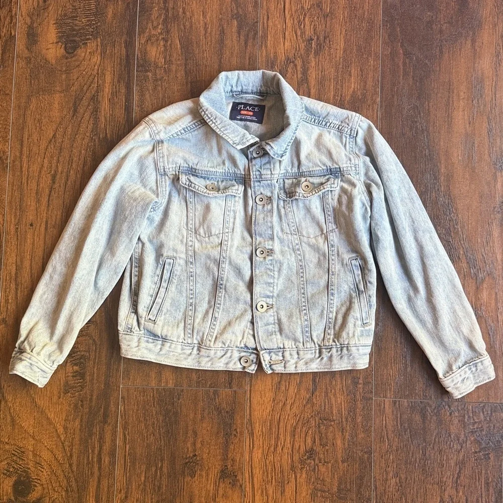 Children’s Place light wash jean jacket. Size 7/8 (I8)